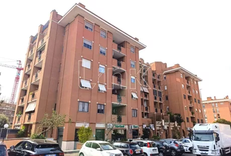 Locale commerciale in affitto via Gioacchino Volpe, Roma