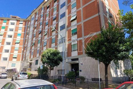 Appartamento in vendita via Ludovico de Simoni, Roma