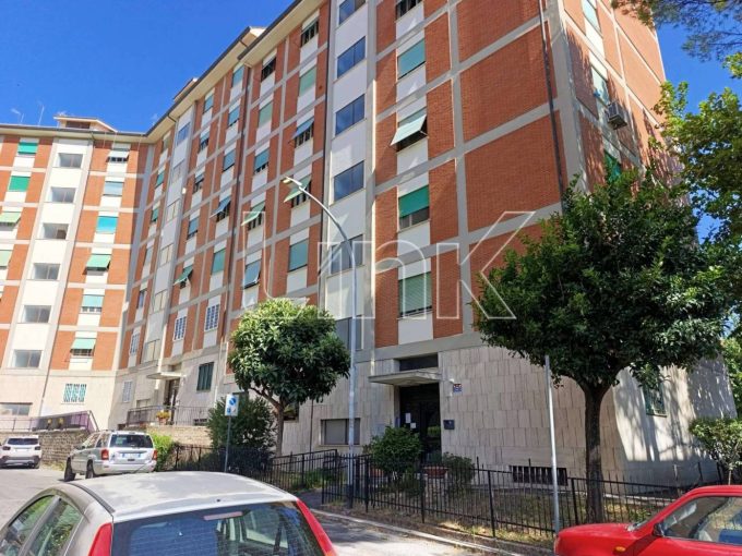 Appartamento in vendita via Ludovico de Simoni, Roma