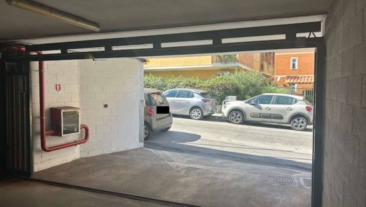 Box auto in vendita via Augusto Conti , Roma