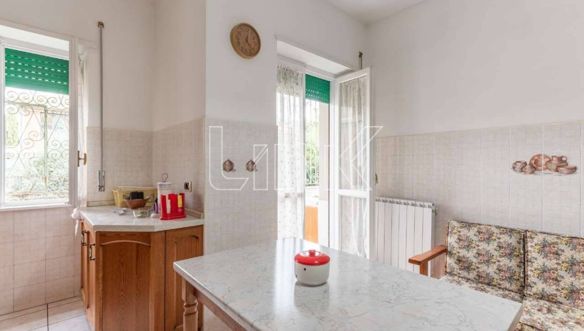 Appartamento in vendita via Ludovico de Simoni, Roma