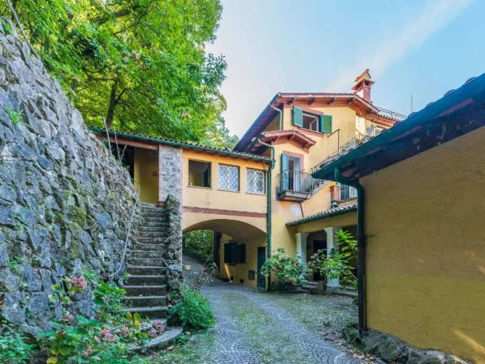 Villa unifamiliare via Ariccia, Tre Coni, Rocca di Papa