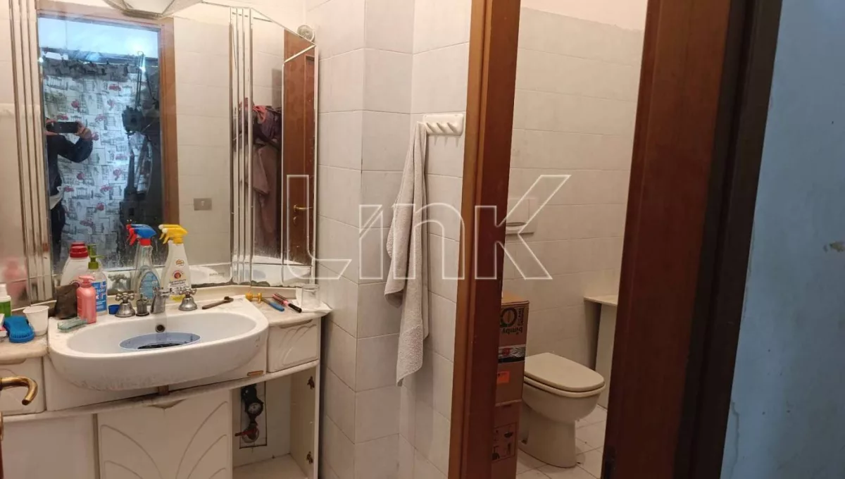 Locale commerciale in affitto via Gioacchino Volpe, Roma