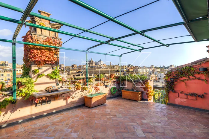 Attico e superattico in vendita via Monterone, Roma