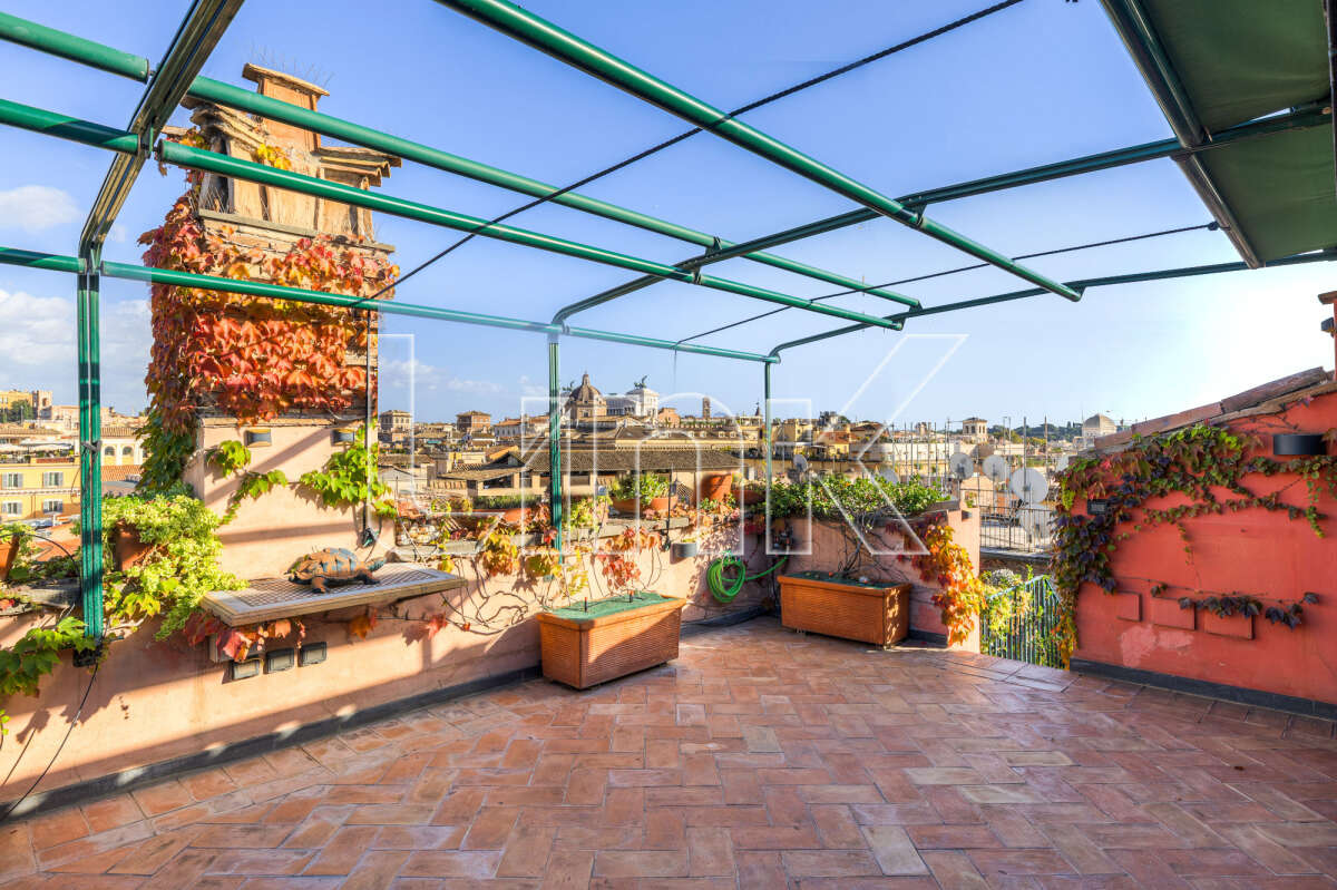 Attico e superattico in vendita via Monterone, Roma