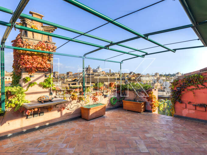 Attico e superattico in vendita via Monterone, Roma