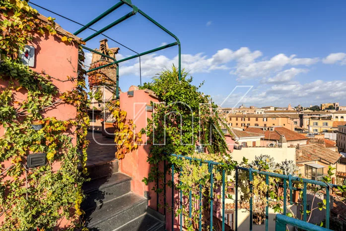 Attico e superattico in vendita via Monterone, Roma