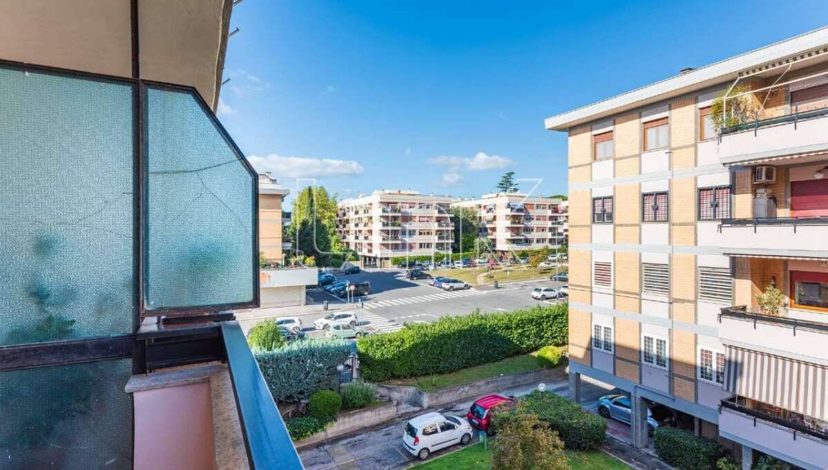 Appartamento in vendita via Comano,Roma