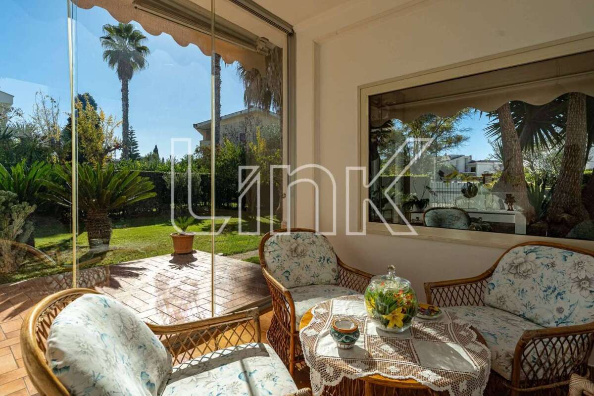 Villa in vendita via Luson, Roma