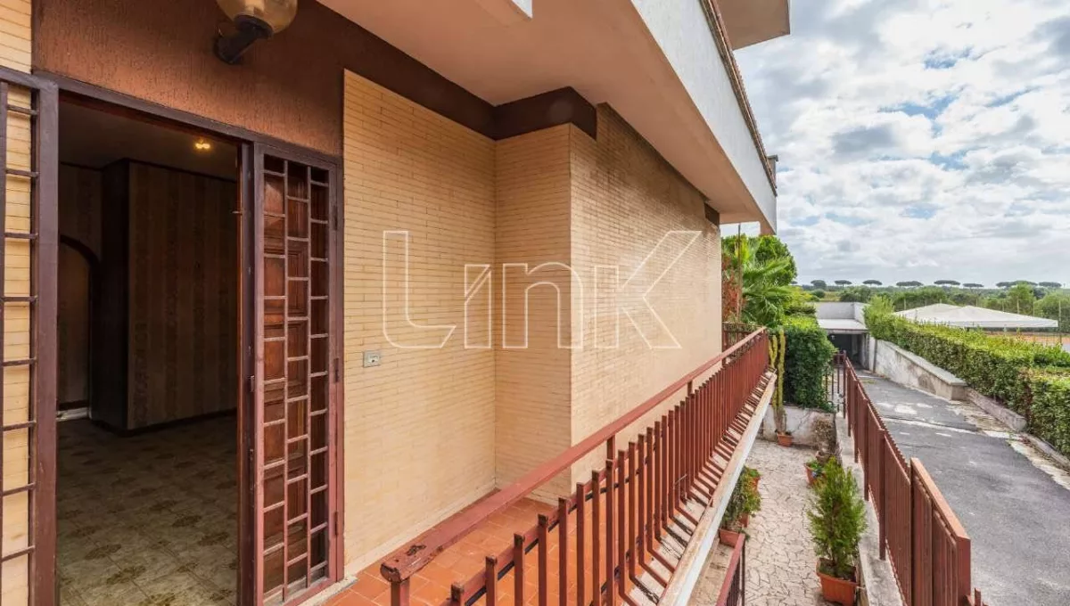 Villa quadrifamiliare in vendita in via Aristofane, Roma