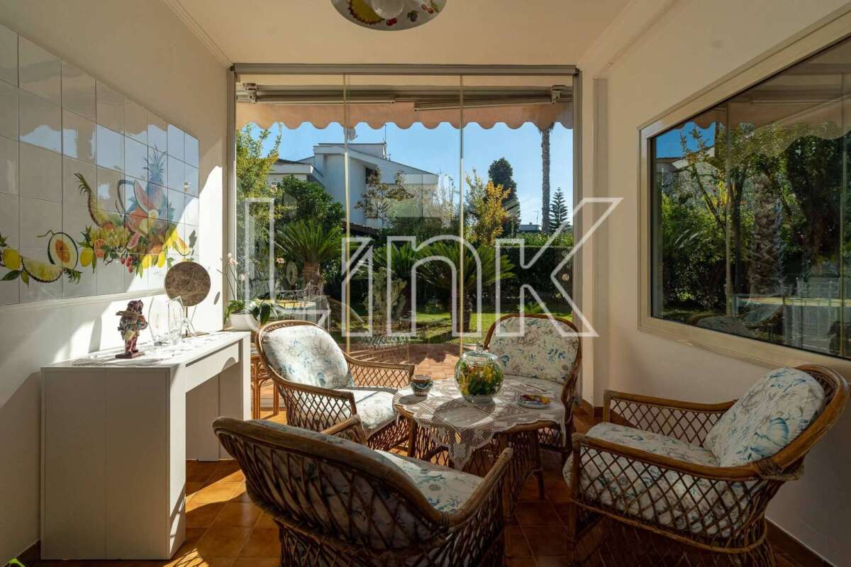 Villa in vendita via Luson, Roma