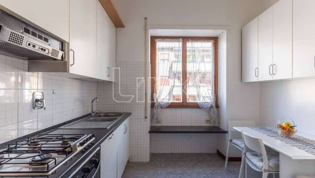 Appartamento in vendita via Comano,Roma