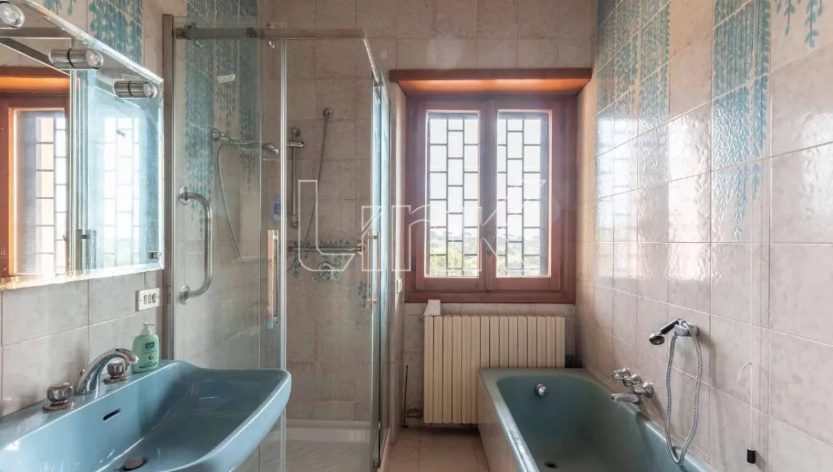 Villa quadrifamiliare in vendita in via Aristofane, Roma