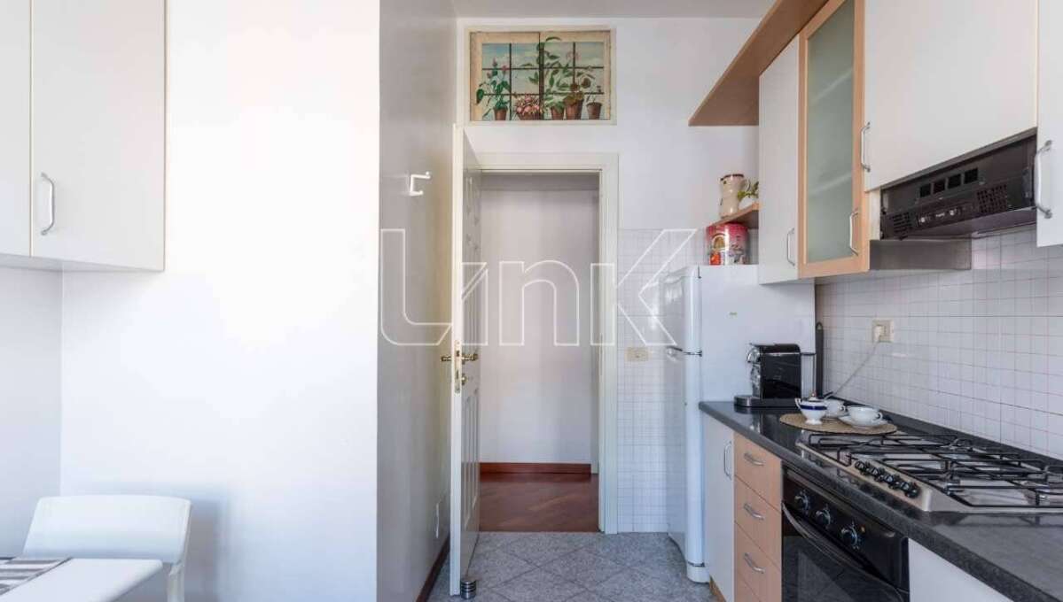 Appartamento in vendita via Comano,Roma