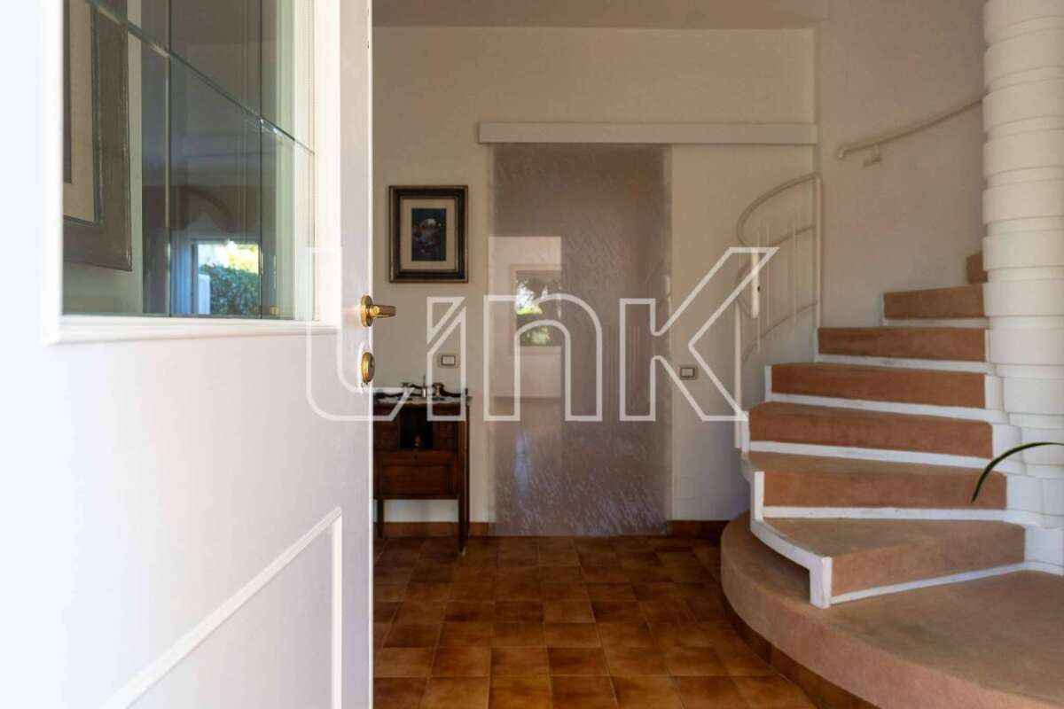 Villa in vendita via Luson, Roma