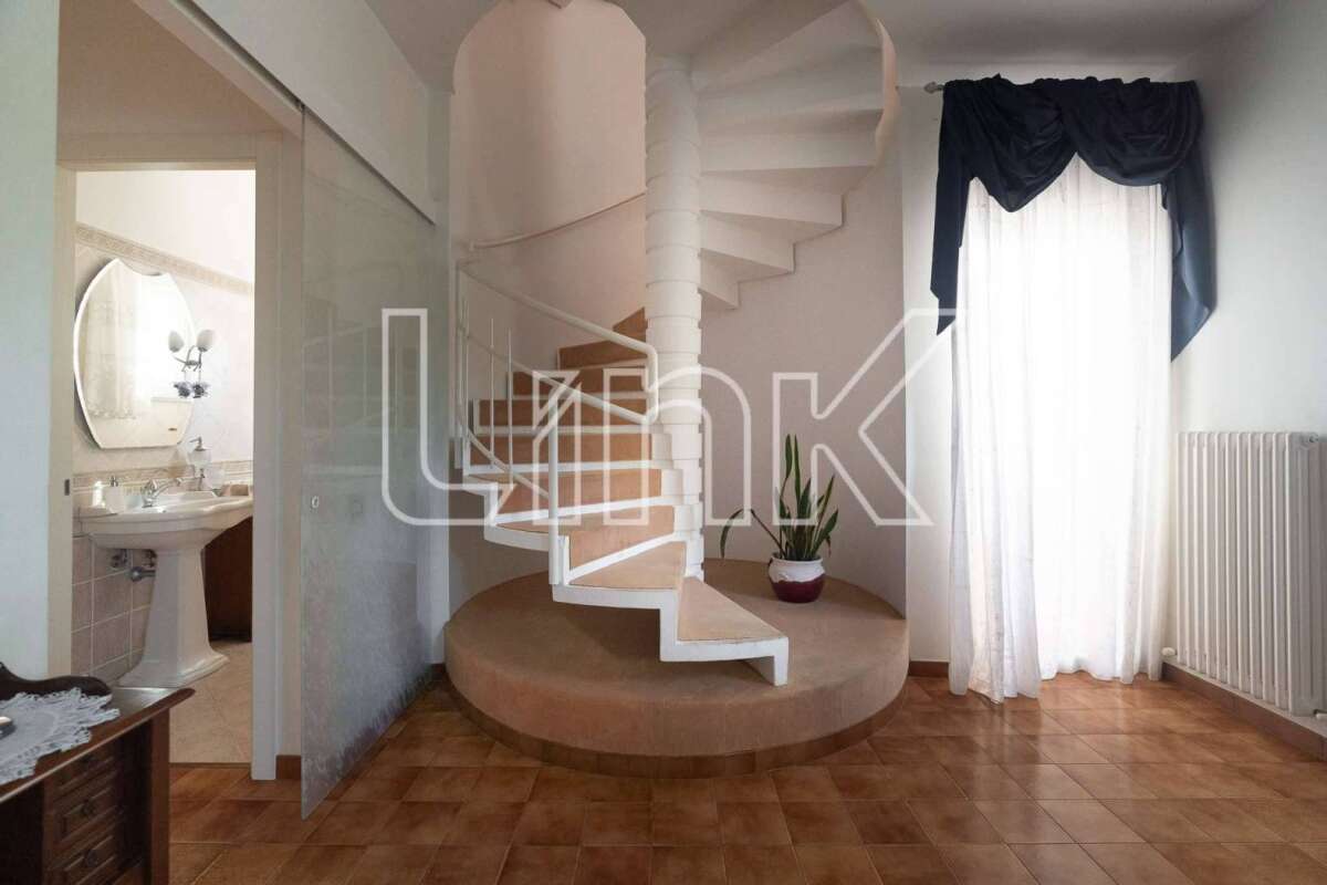 Villa in vendita via Luson, Roma