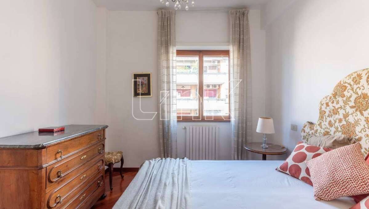 Appartamento in vendita via Comano,Roma