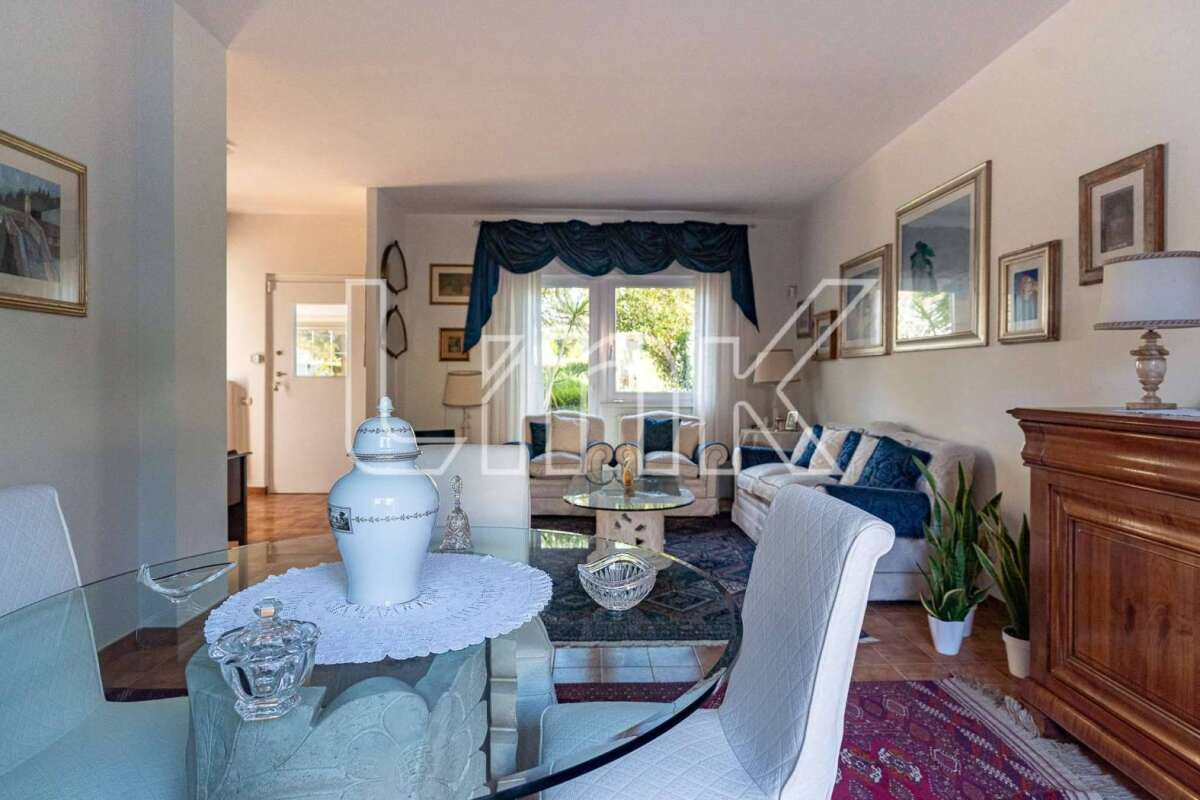 Villa in vendita via Luson, Roma