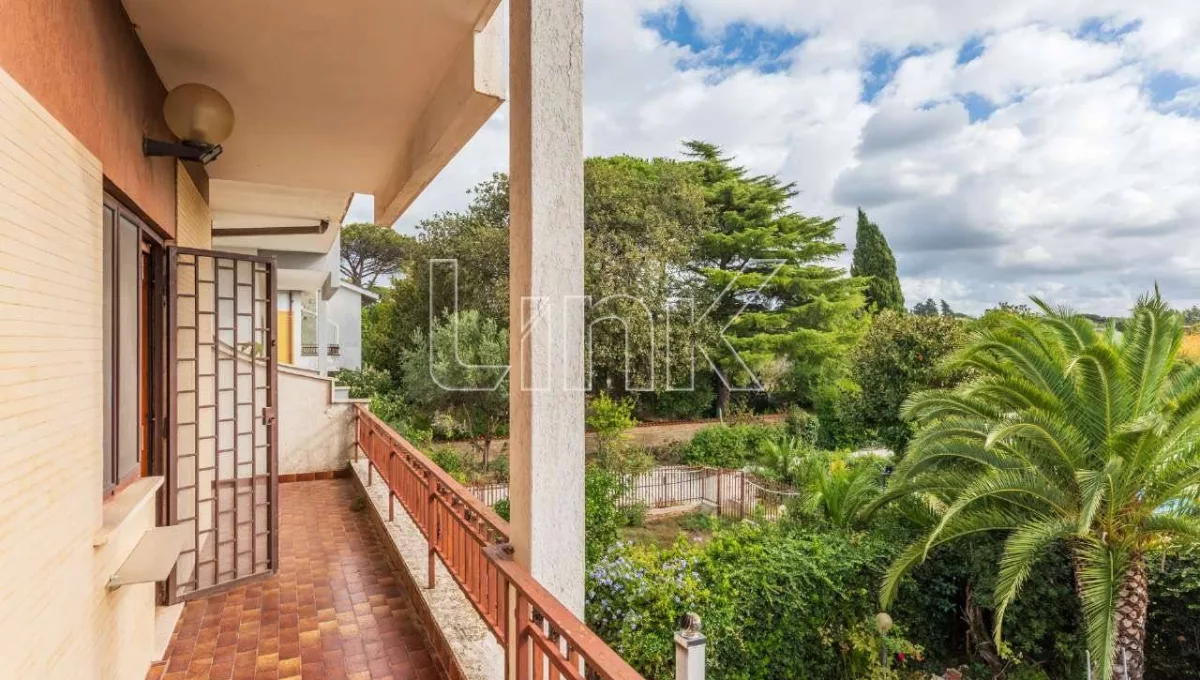 Villa quadrifamiliare in vendita in via Aristofane, Roma