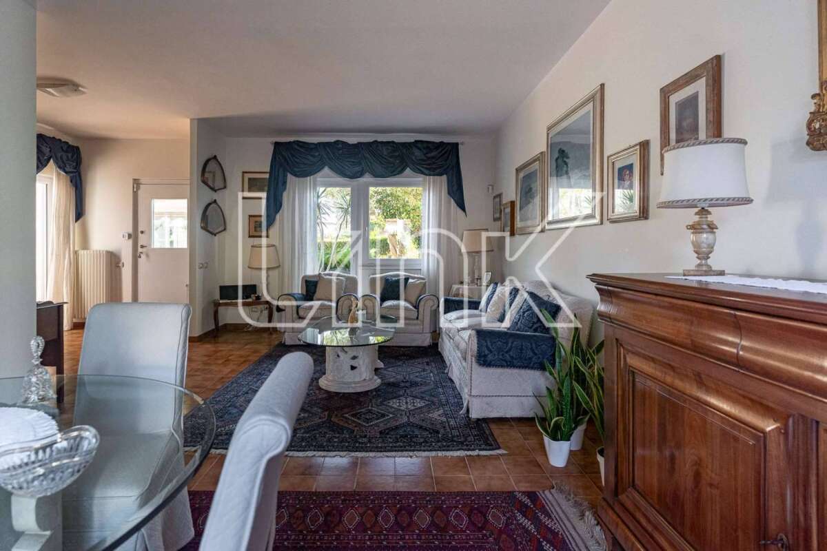 Villa in vendita via Luson, Roma