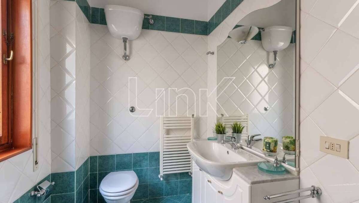 Appartamento in vendita via Comano,Roma