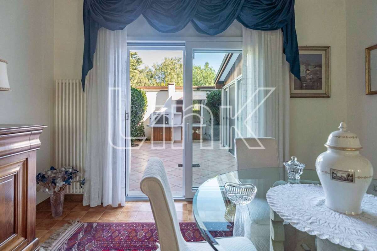 Villa in vendita via Luson, Roma