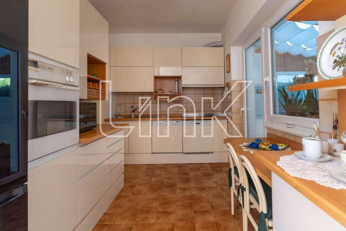 Villa in vendita via Luson, Roma