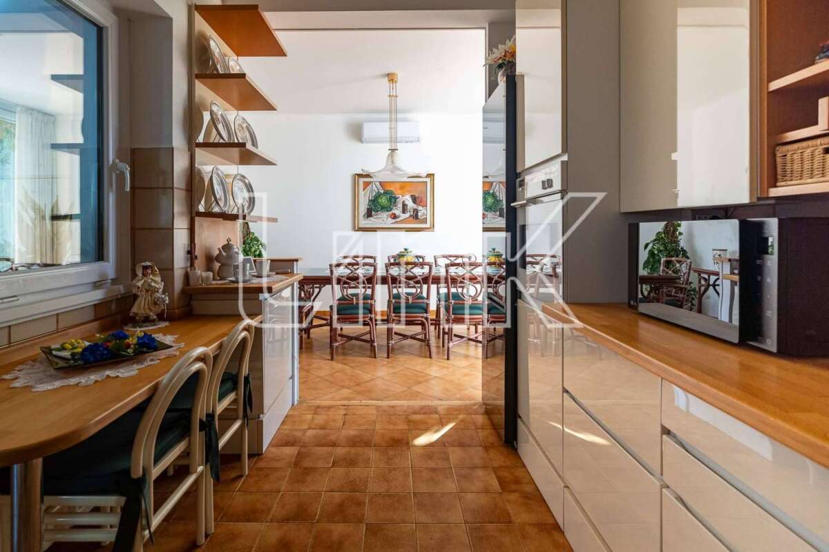 Villa in vendita via Luson, Roma