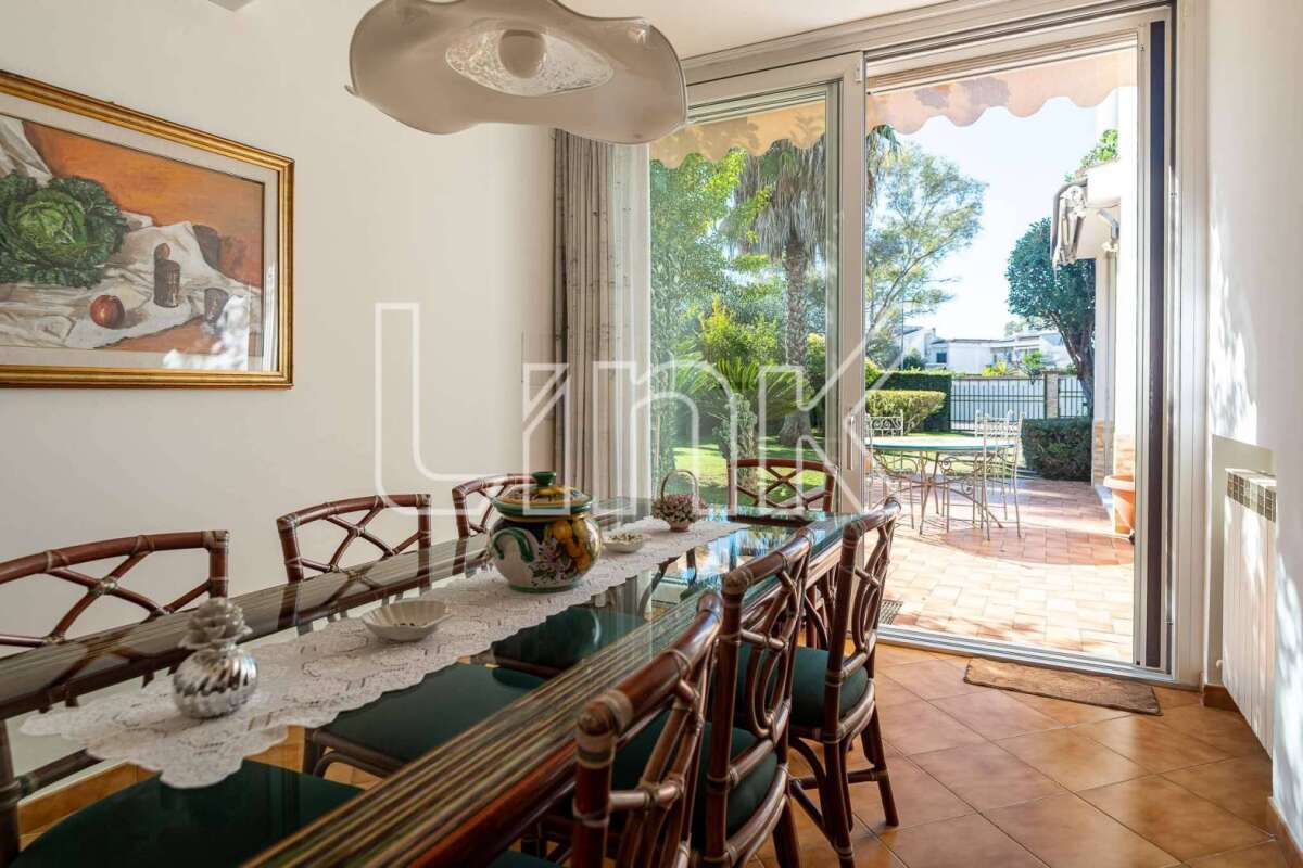 Villa in vendita via Luson, Roma