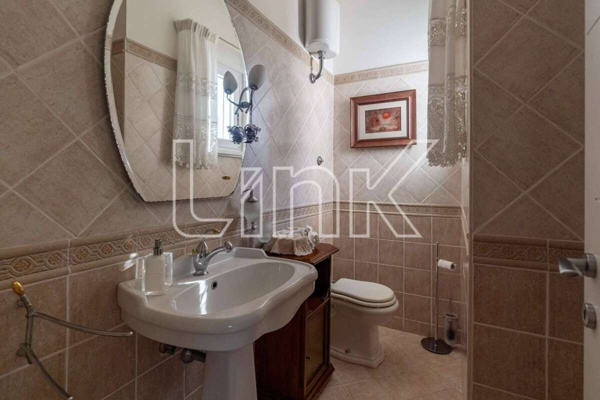 Villa in vendita via Luson, Roma