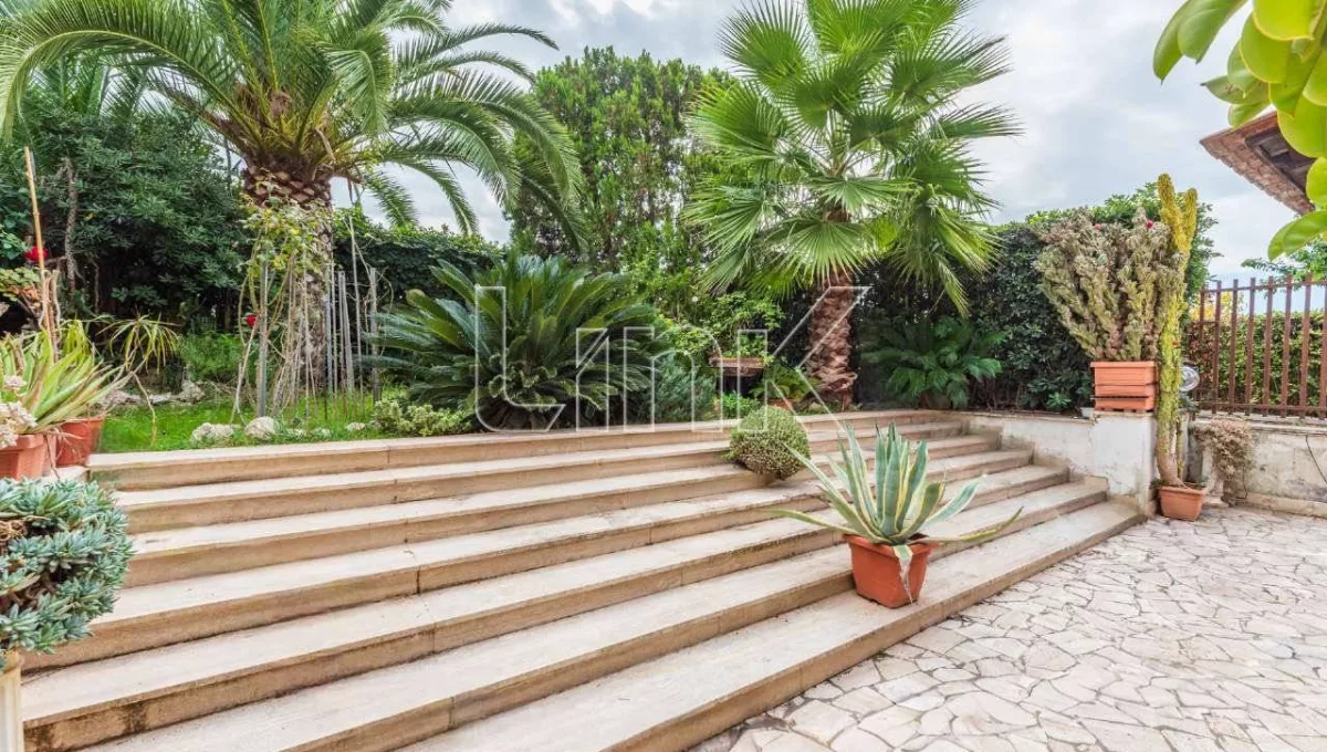 Villa quadrifamiliare in vendita in via Aristofane, Roma