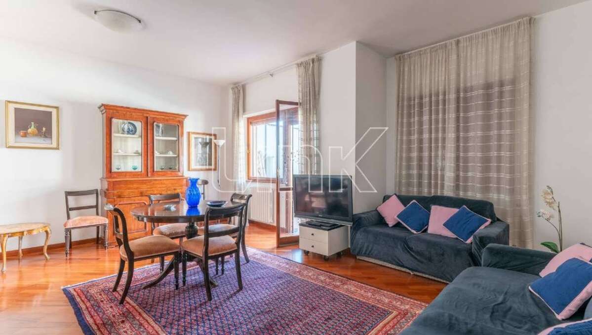 Appartamento in vendita via Comano,Roma