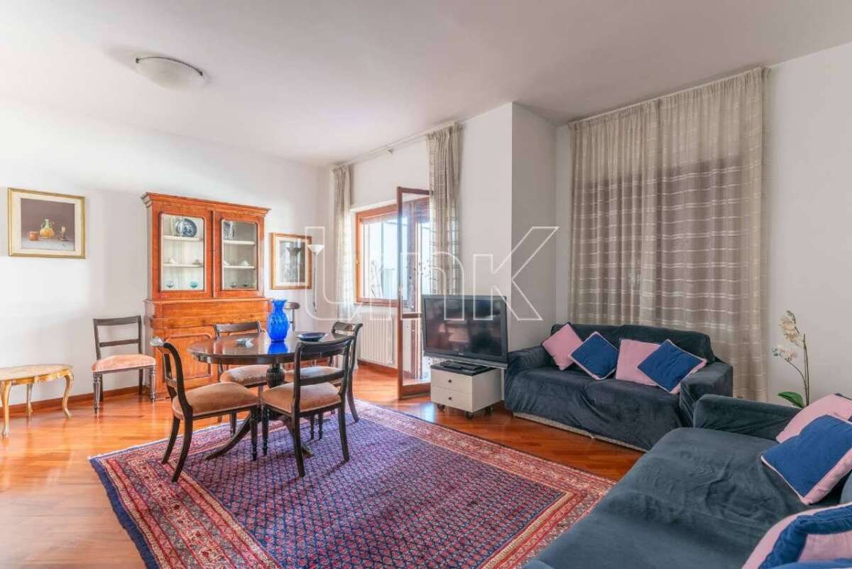 Appartamento in vendita via Comano,Roma