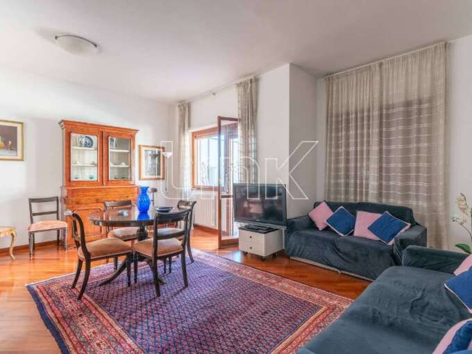 Appartamento in vendita via Comano,Roma