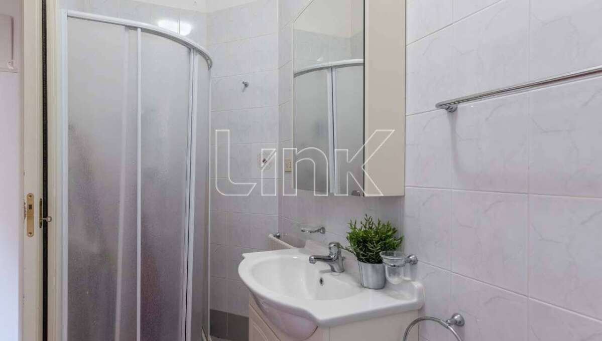 Appartamento in vendita via Comano,Roma