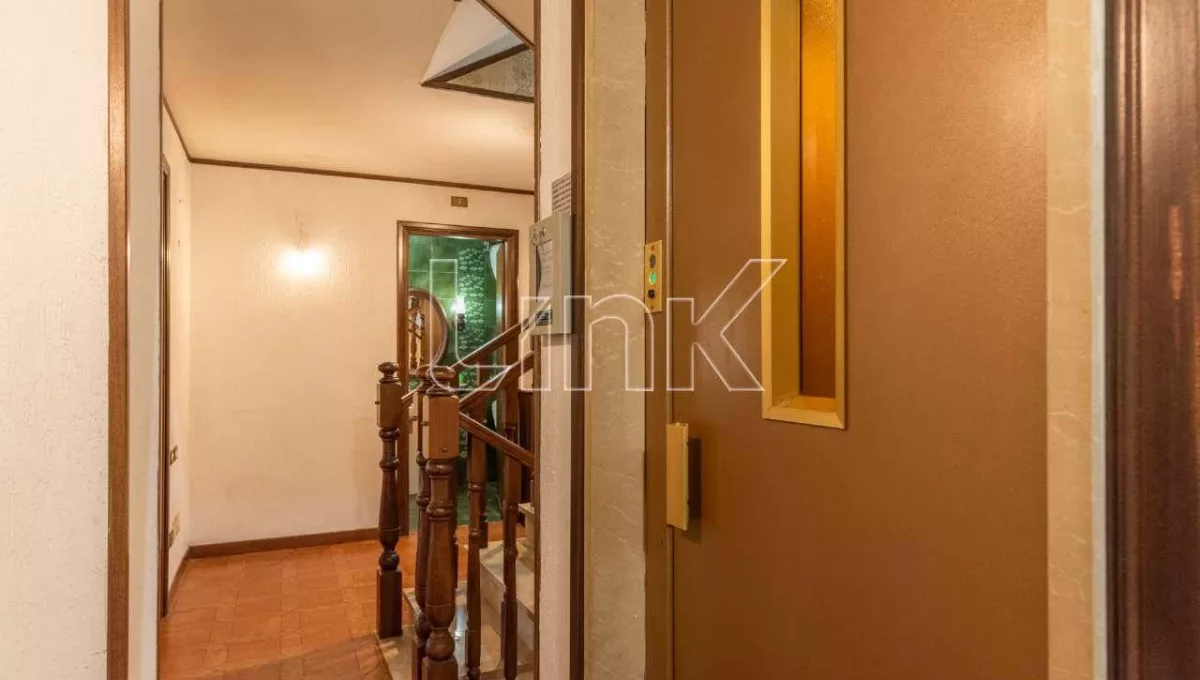 Villa quadrifamiliare in vendita in via Aristofane, Roma