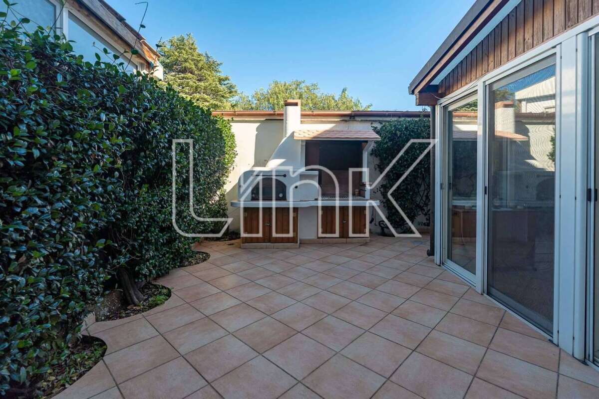 Villa in vendita via Luson, Roma