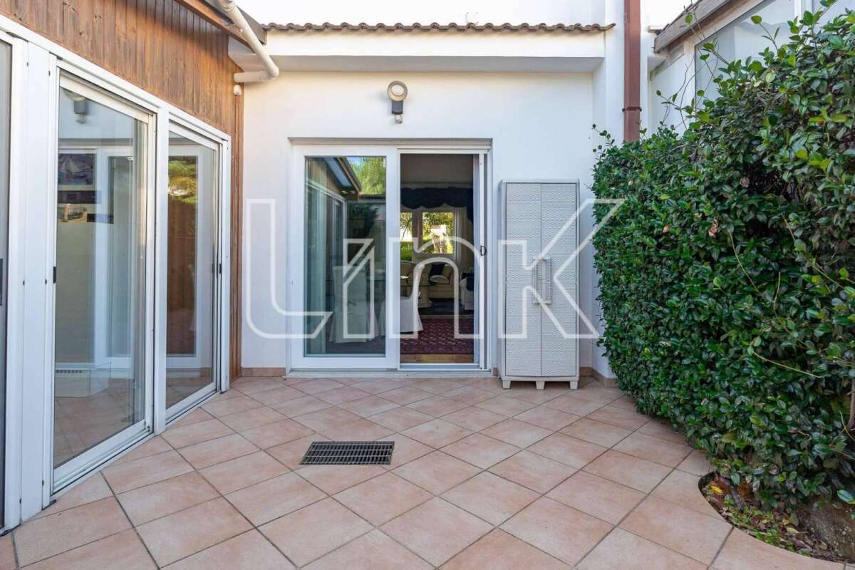 Villa in vendita via Luson, Roma