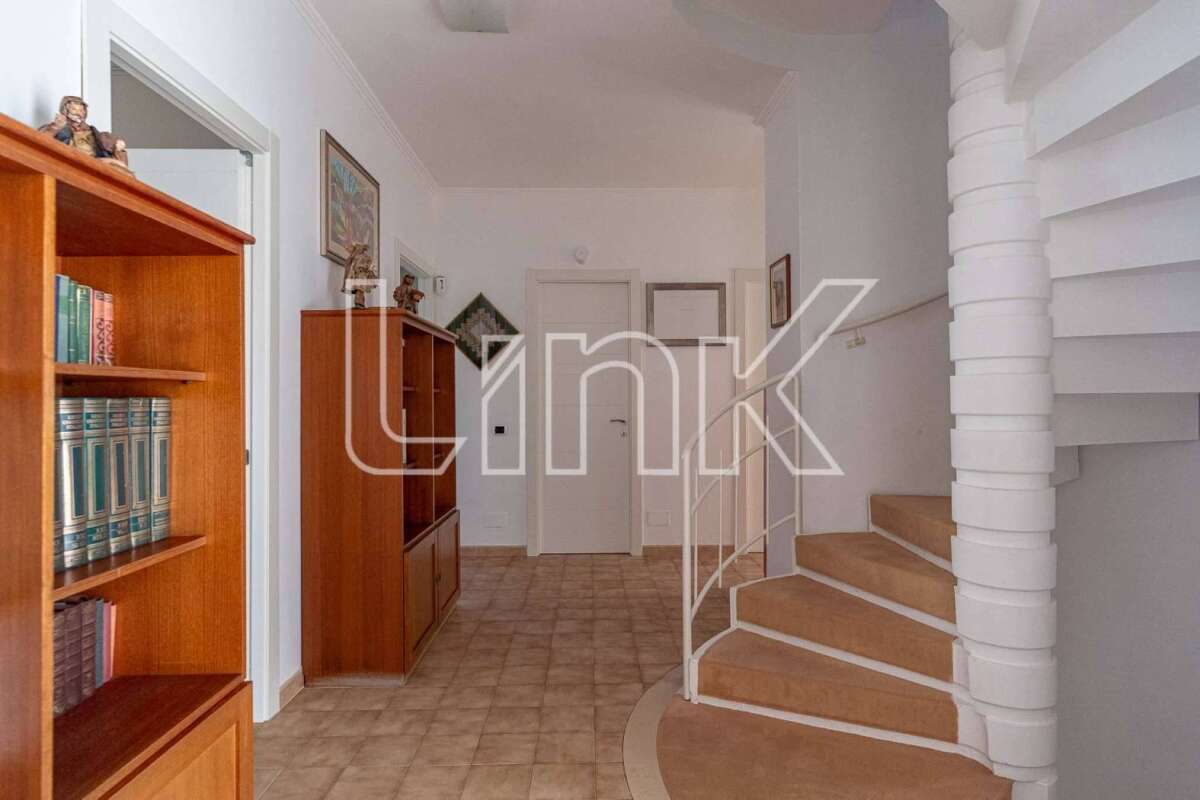 Villa in vendita via Luson, Roma