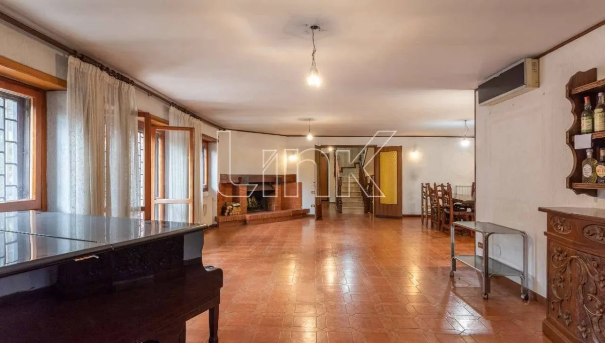 Villa quadrifamiliare in vendita in via Aristofane, Roma