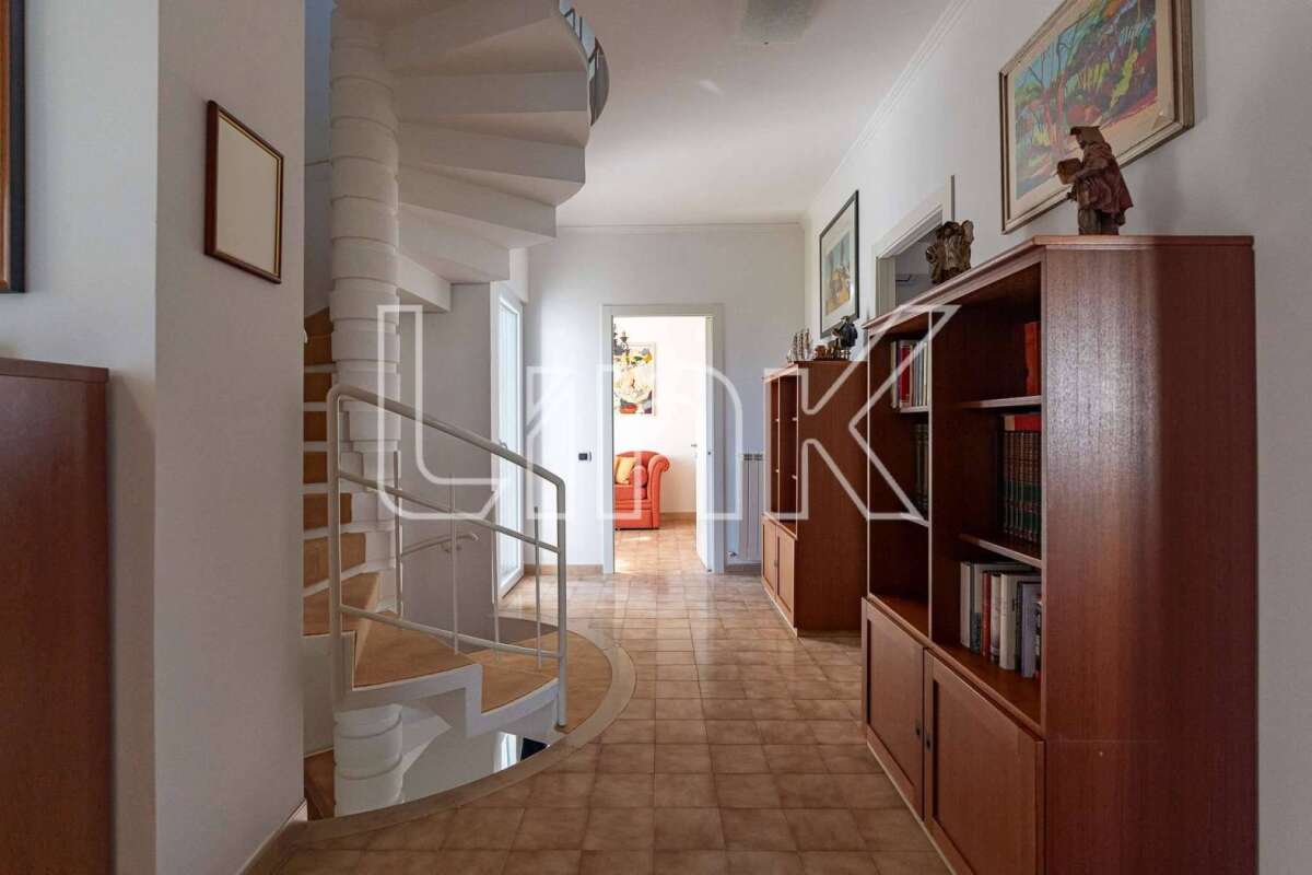 Villa in vendita via Luson, Roma