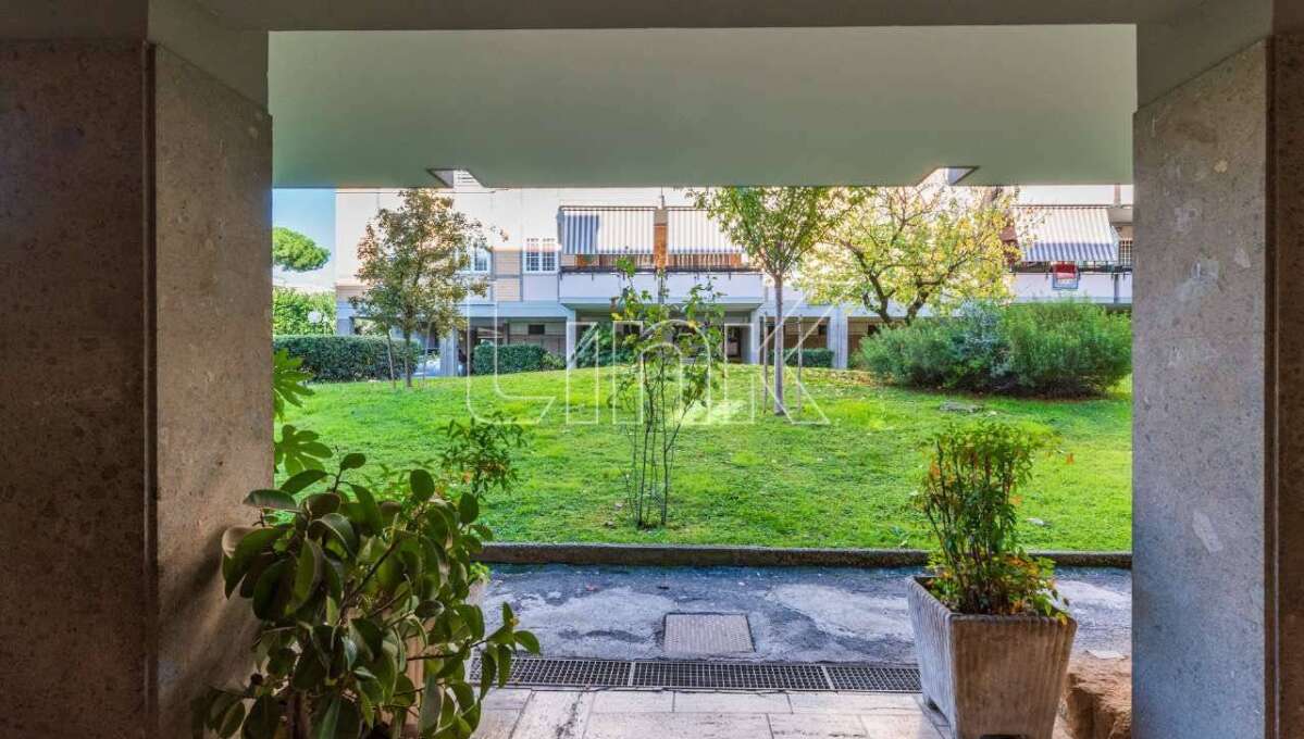 Appartamento in vendita via Comano,Roma