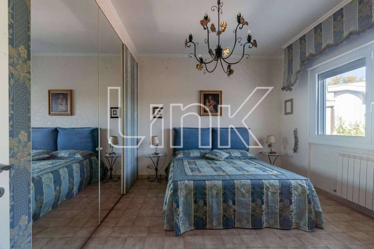 Villa in vendita via Luson, Roma