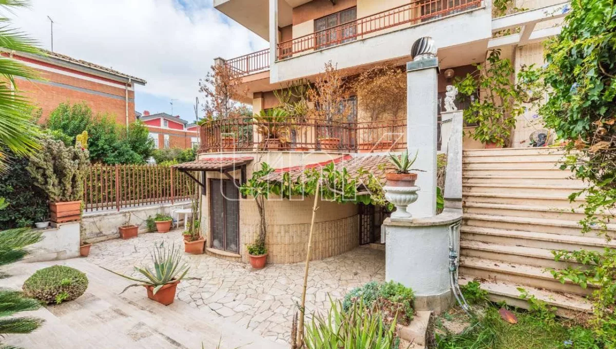 Villa quadrifamiliare in vendita in via Aristofane, Roma