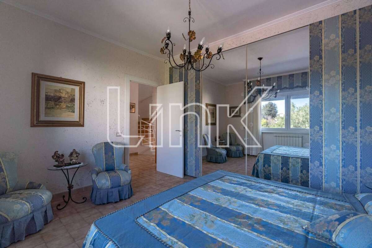 Villa in vendita via Luson, Roma