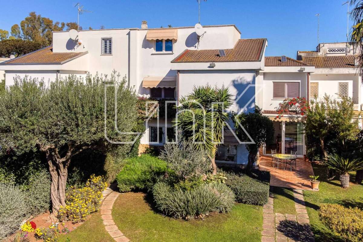 Villa in vendita via Luson, Roma