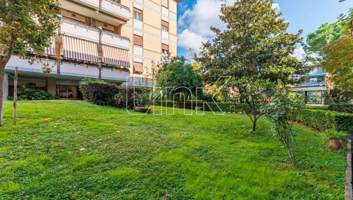 Appartamento in vendita via Comano,Roma