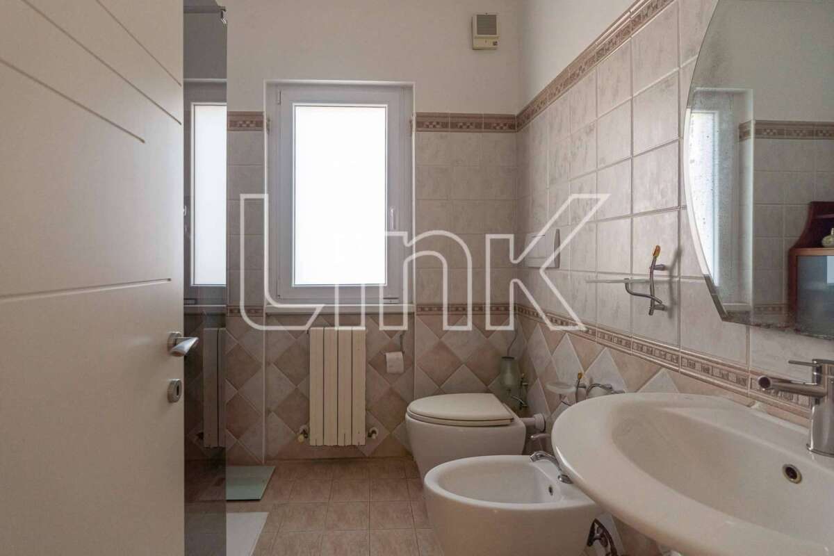 Villa in vendita via Luson, Roma