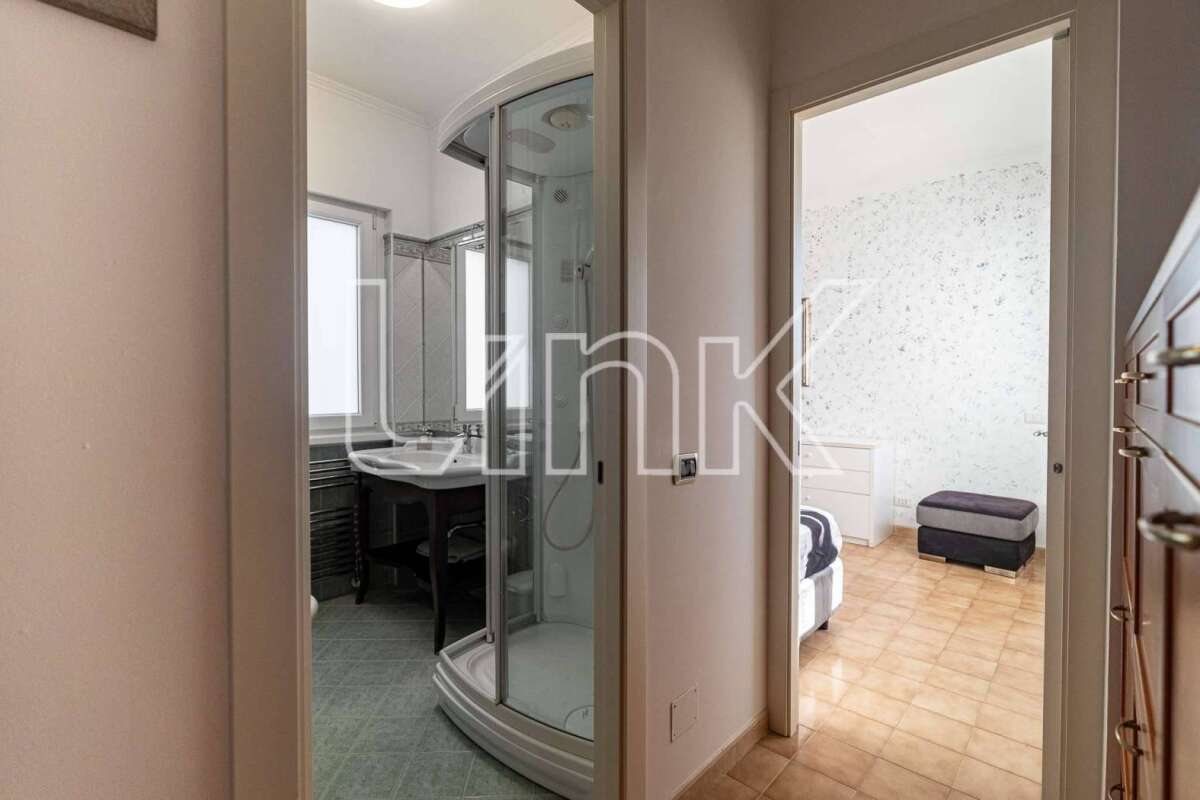 Villa in vendita via Luson, Roma