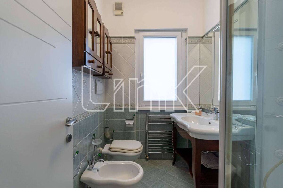 Villa in vendita via Luson, Roma